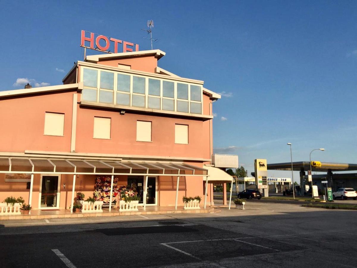 Hotel Trieste San Giórgio di Nogaro Екстериор снимка