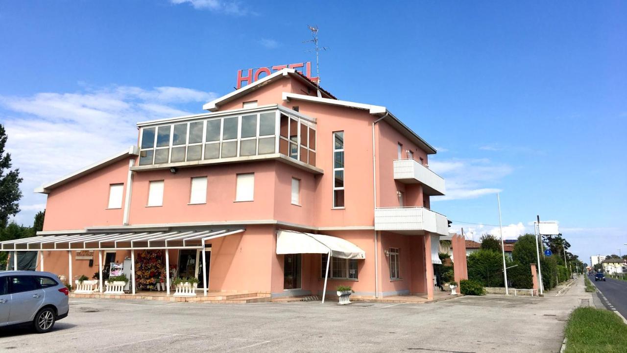 Hotel Trieste San Giórgio di Nogaro Екстериор снимка